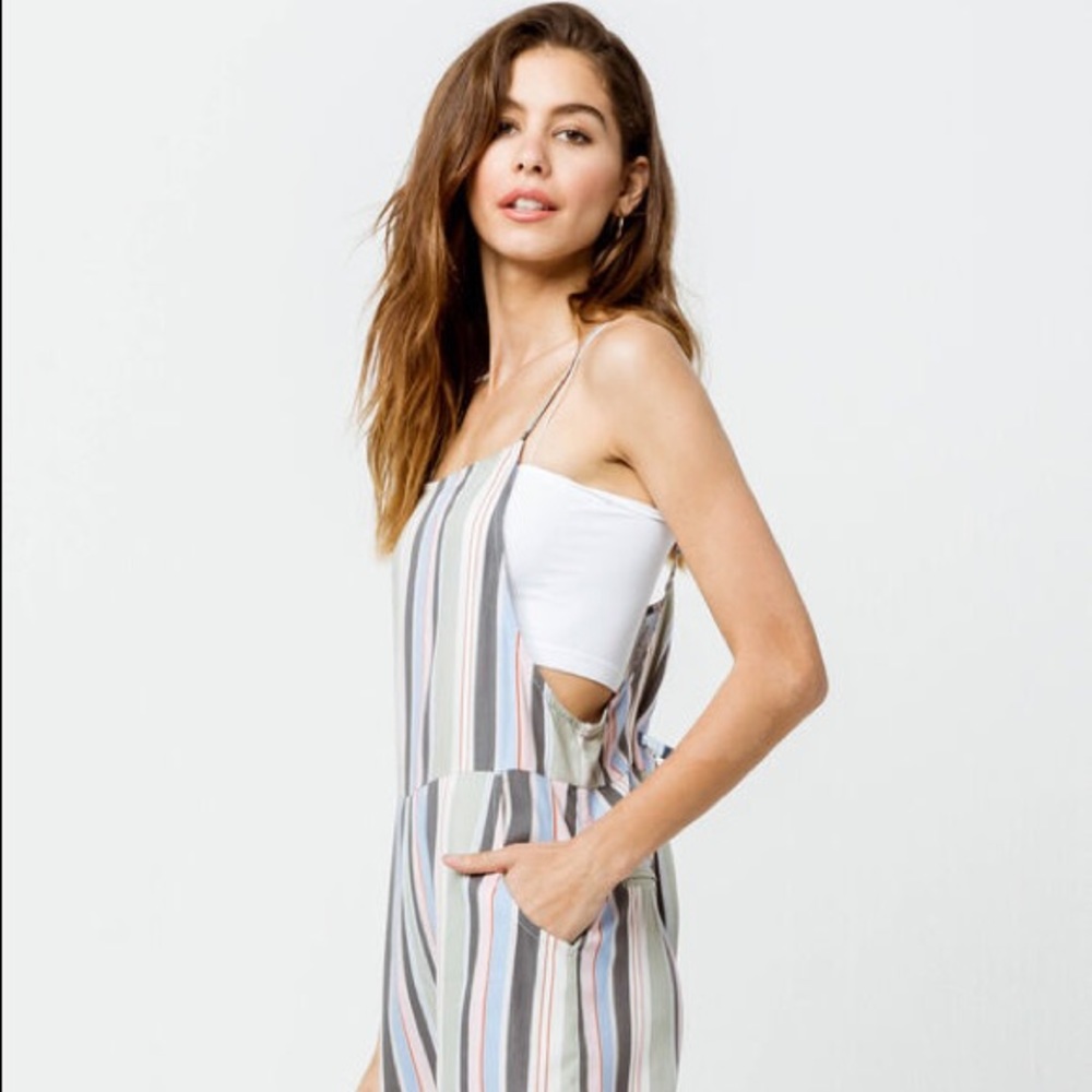 🌴🌼RVCA- STRIPED ROMPER🌼🌴 - Picture 10 of 11